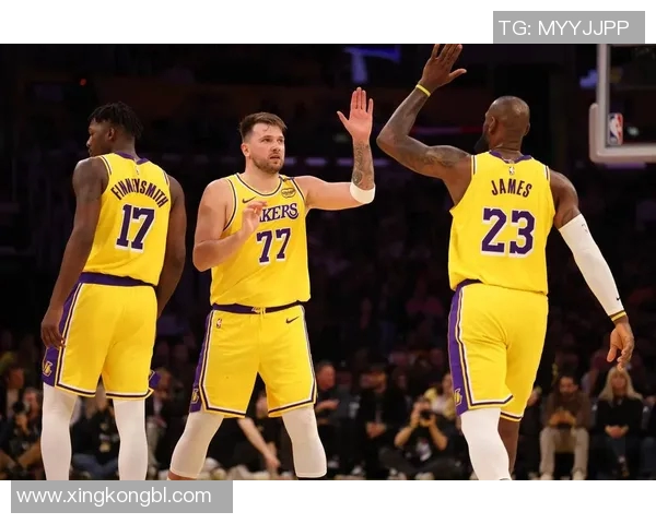 东契奇伤退,湖人逆转76人,谁是赢球功臣?数据不说谎!里皇太强